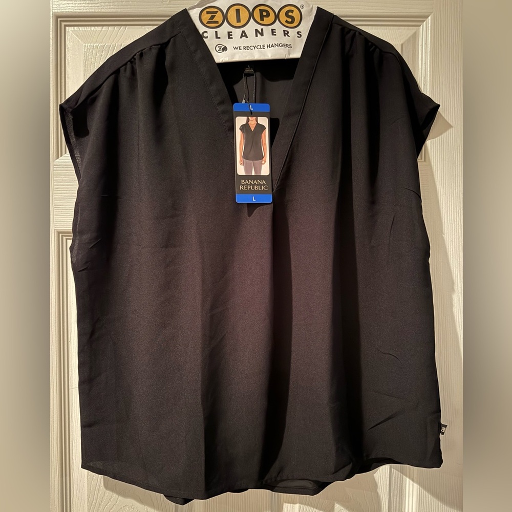 NWT Banana Republic- sleeveless top. Size Large